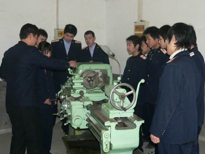 机电专业学生实作