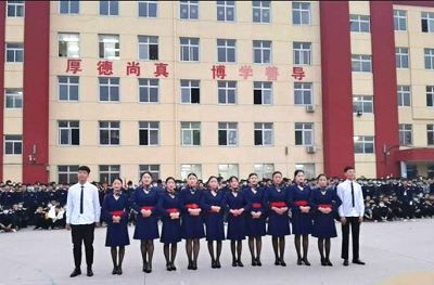 礼仪社团展示礼仪风采