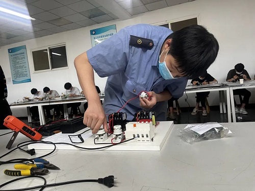 石家庄铁路职业高级技工学校实践课